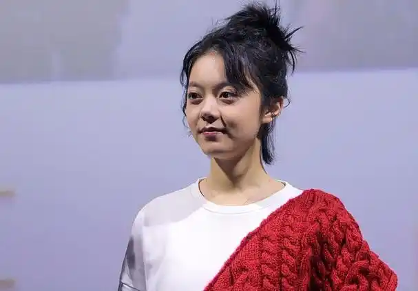 赵今麦中戏新生照(赵今麦旧照翻红)(5)