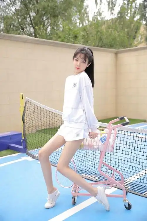 甜美单马尾少女阳光私房写真图片 _ 图片网