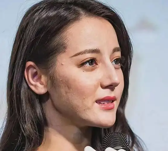 迪丽热巴没有美颜滤镜的样子生图图片 离开滤镜精修的热巴的皮肤怎么