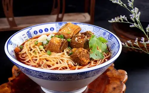 物价贵,肉才一点点,只有靠此法才能吃到"货真价实"的排骨面!_step