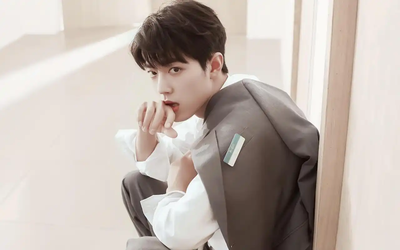 回车桌面>电脑壁纸>明星>大陆明星>帅气大暖男肖战>相关标签帅气大