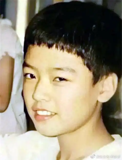 本以为龚俊小时候够可爱了,可看到张哲瀚,哪来的"小正太"?