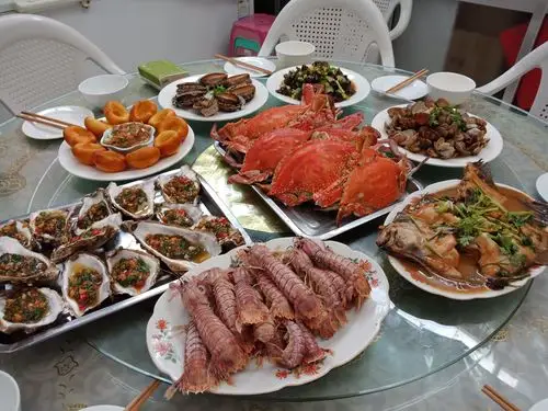 借用老板的海鲜大餐祝孙宇平生日快乐