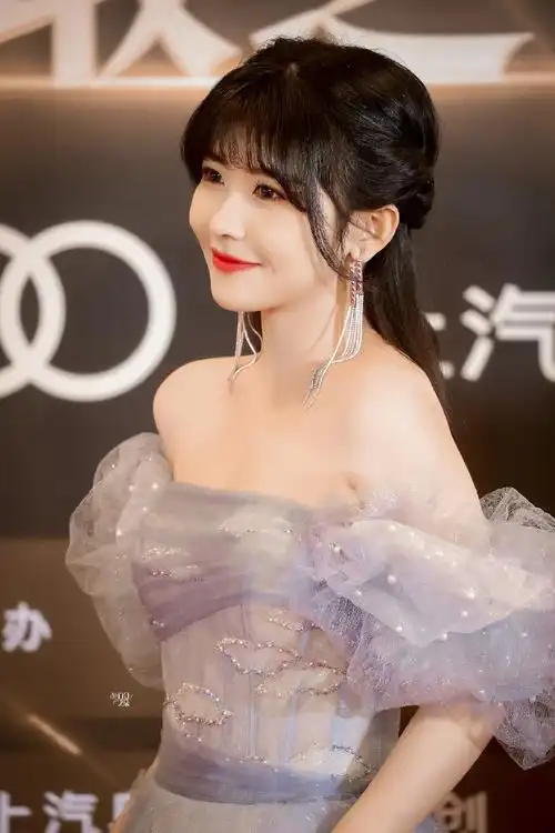 搜狐时尚盛典进取之夜##赖美云的礼服裙上有云彩