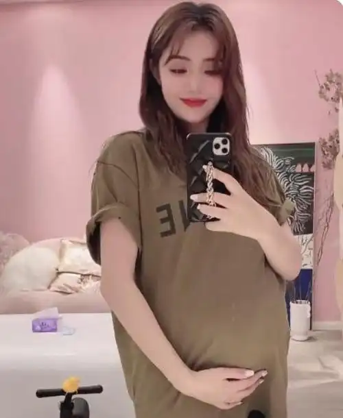 姜潮生日麦迪娜晒照送祝福,儿子大眼睛嘟嘴卖萌,女方二胎8个月