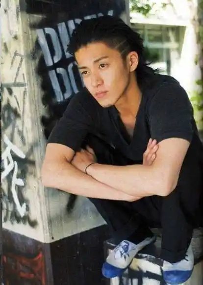 他饰演的花泽类受到了许多中国观众的喜欢,还有他在《热血高校》中