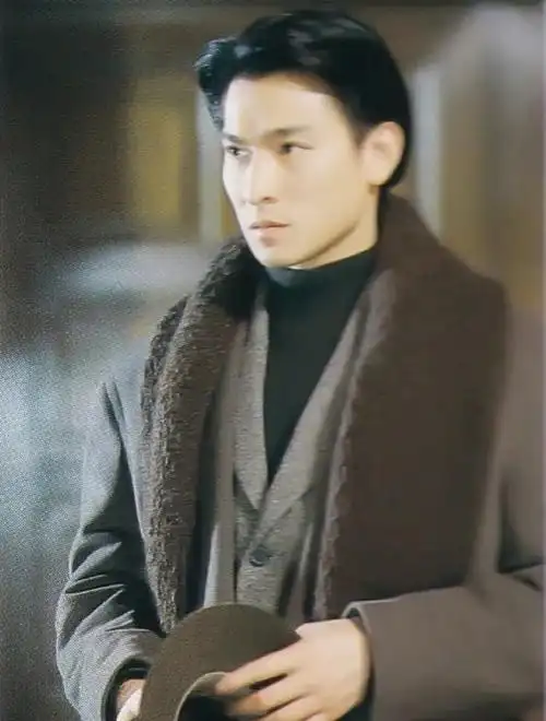 《金手指》主演#阿sa晒照祝刘德华生日快乐#,而且阿sa晒出的照片中有