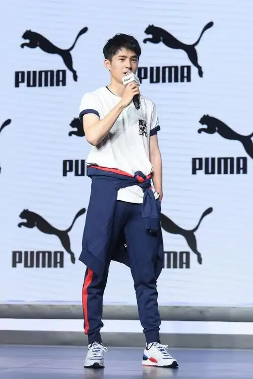 "小狼狗"的代名词刘昊然,无论是西装还是运动装都能穿出个性