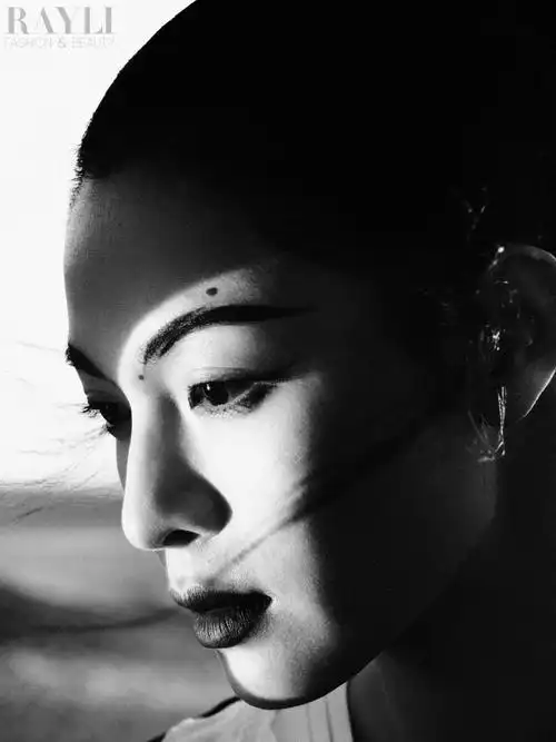 瑞丽服饰美容##钟楚曦快意江湖大片##钟楚曦瑞丽封面