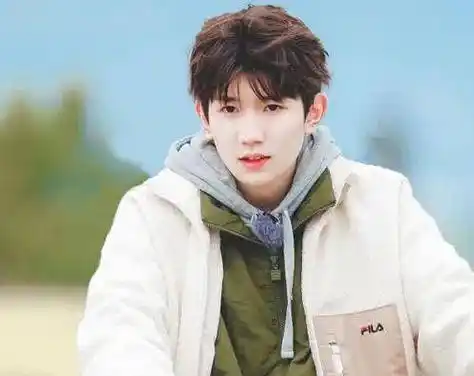 王源大胆透露:心仪女生的四大标准揭秘!_女朋友_歌曲_玩笑