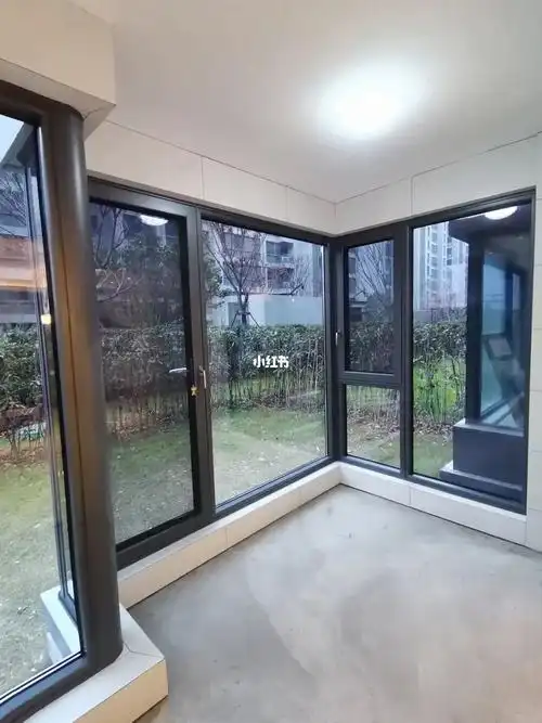 一楼带院子的封阳台开个门挺好