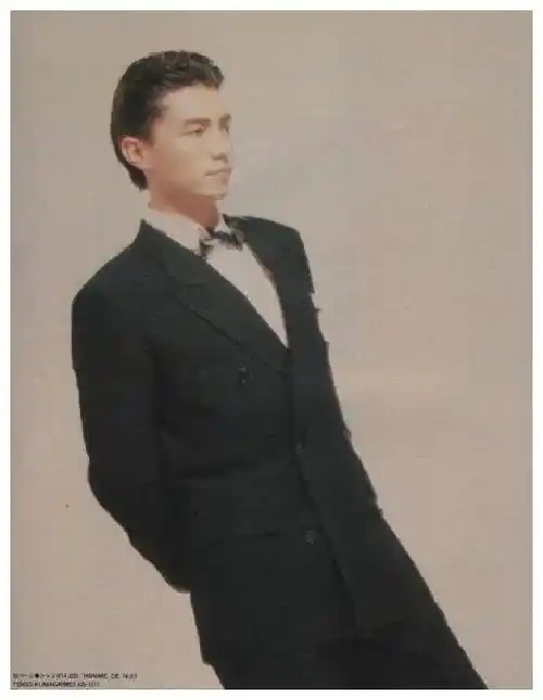 尽管经历了种种磨难,尊龙却拥有令世人瞩目的颜值和演技.