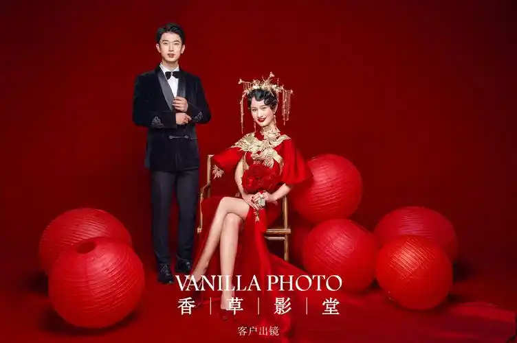 为什么现在端端正正的大红色中式婚纱照越来越少了呢?