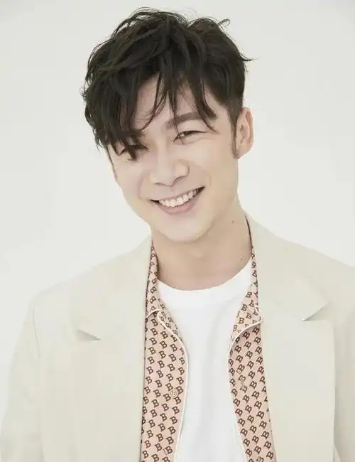 演员曹征:娶宋茶茶为妻,结婚16年儿女双全