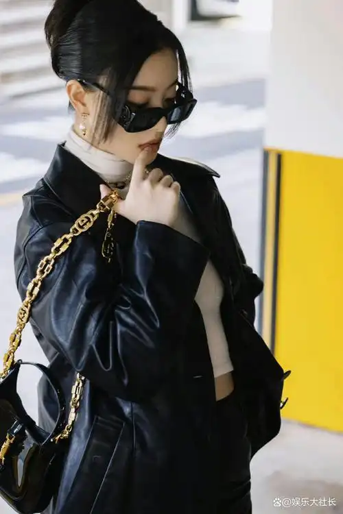 内娱女明星的气质还得看倪妮!皮衣配皮裙,尽显大长腿