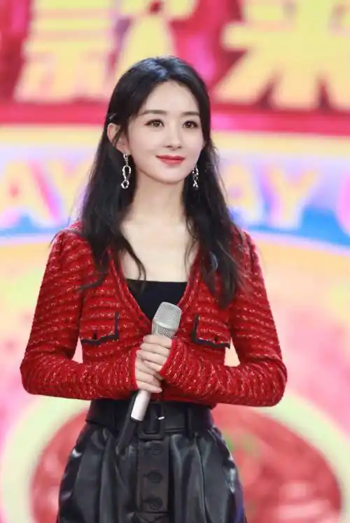 32岁赵丽颖仙气十足,一袭蝴蝶结白色礼裙,知性温柔超撩人!