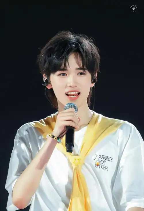 宋亚轩入选腾讯音乐榜30佳青年歌手