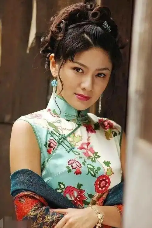 歌手胡可个人资料 胡可老公个人简历 - 歌词译