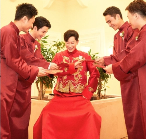 专业摄影师曝光罗晋伴郎团接亲照片,满屏都是大长腿!