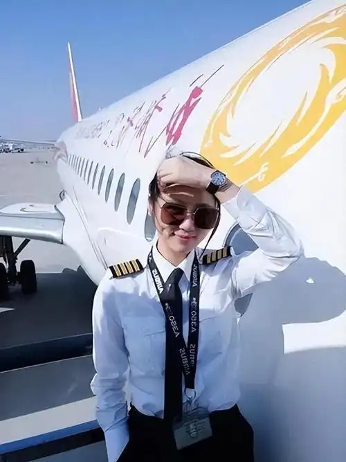 回顾年轻女机长17岁开飞机26岁当机长她怎么做到的