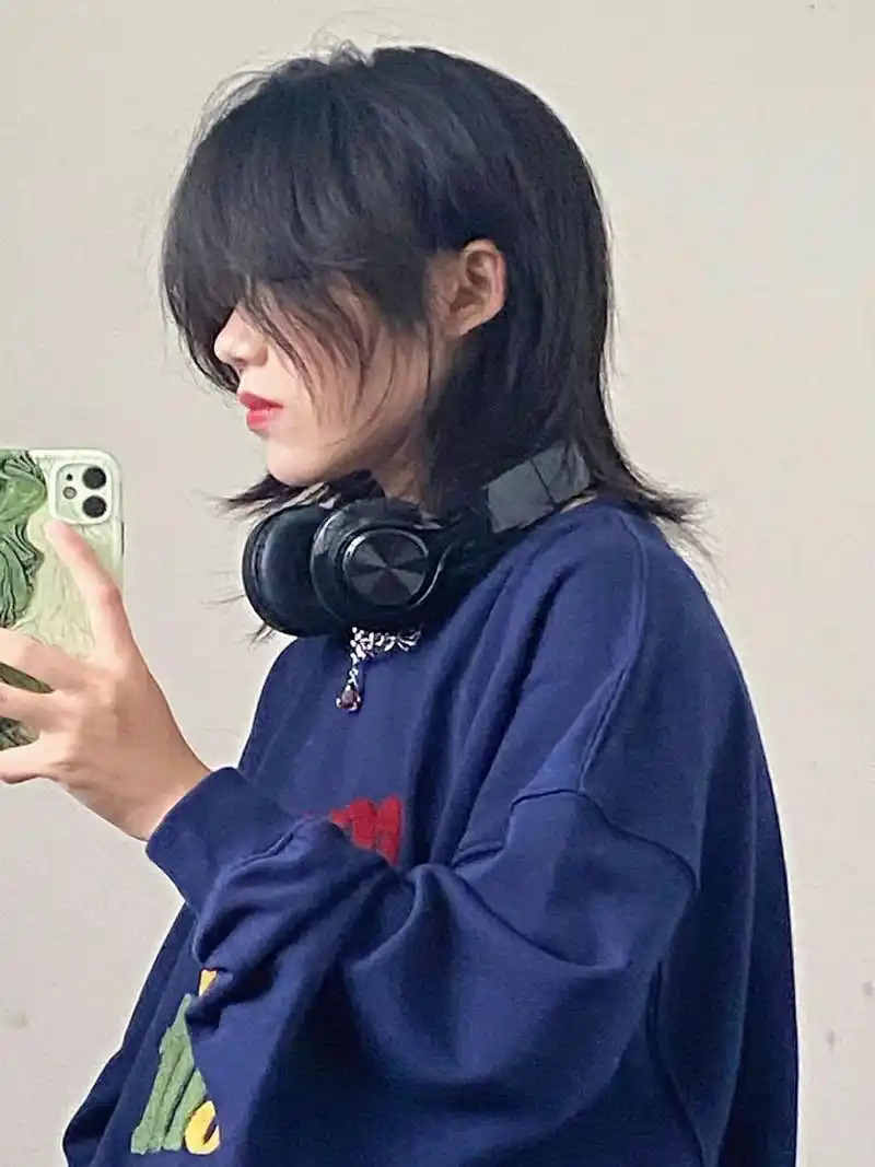 学生党方圆脸女生都适合的狼尾鲻鱼头显脸小 在也不自己剪刘海的给我