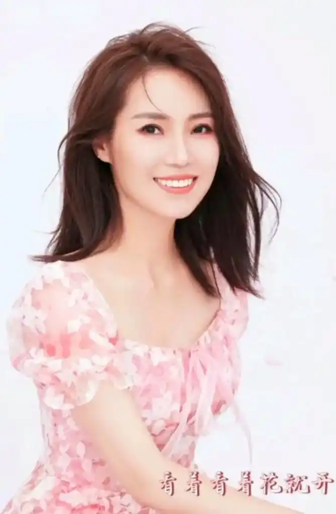 非常喜欢的女歌手.祝:云朵一路长虹#支持云朵 #刀郎 - 抖音