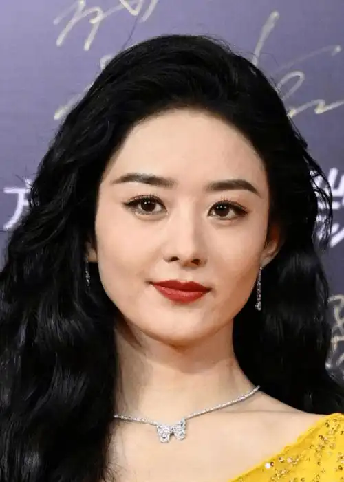 脸型崎岖,颧骨突出,嘴歪,当明星离开精修,缺点全暴露!