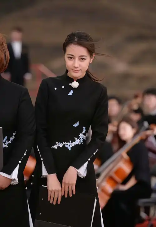 迪丽热巴素颜就这么漂亮,真是让人羡慕啊.