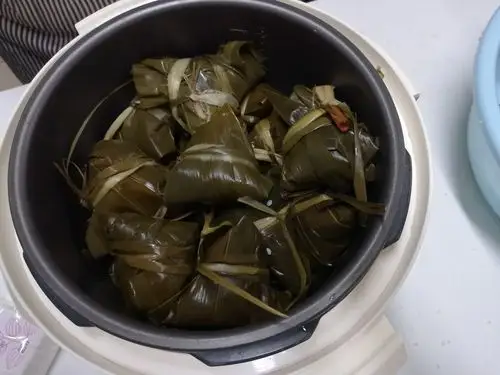 法华寺端午节美食包粽子,6月5号大家一起共度一年一度的端午节,包粽子
