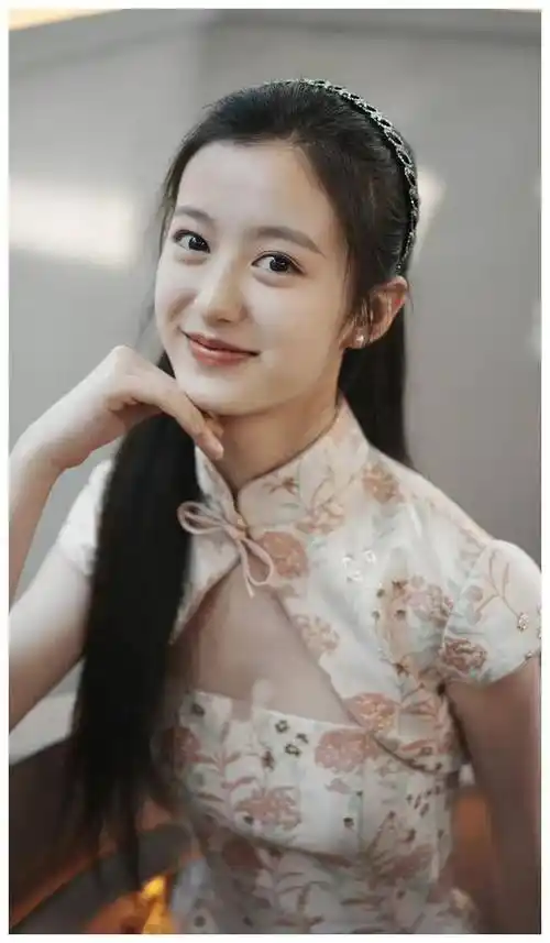 05后小花,裴佳欣刷屏如艾米,一在播一杀青一在拍._小时候_角色_田曦薇