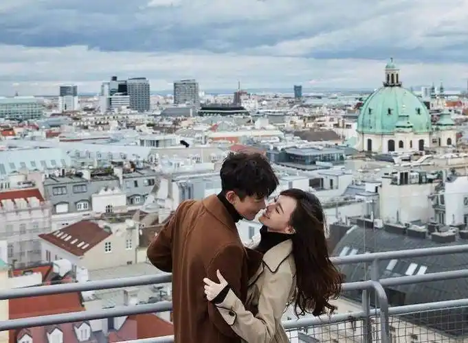 唐嫣首次晒女儿照片,却被罗晋吐槽放假还让娃上课,女儿奴实锤了_宝宝