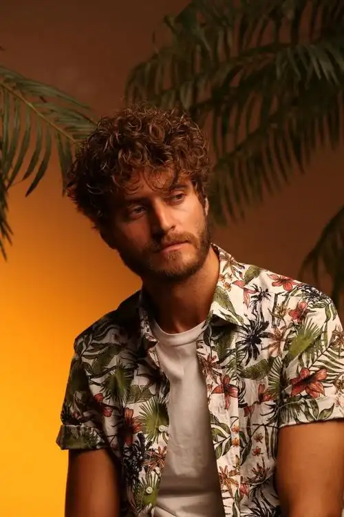 卷发帅哥图片大全男生卷发型图片