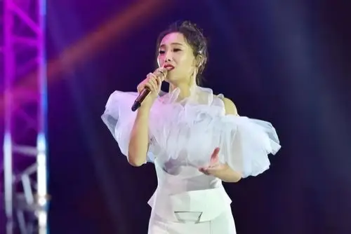 云朵精彩演唱《 牧羊人》甜美的歌声让人醉