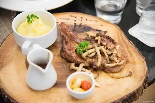 介绍一些美味的西餐美食及其做法,让你轻松成为厨房明星!