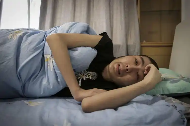 福建一17岁男孩患重症后"容貌大变",帅小伙被整成了中年大叔