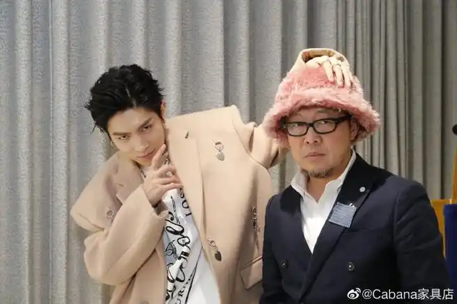 马清运现身马伯骞首次策展##cabana家具店##马伯骞策展raf simons