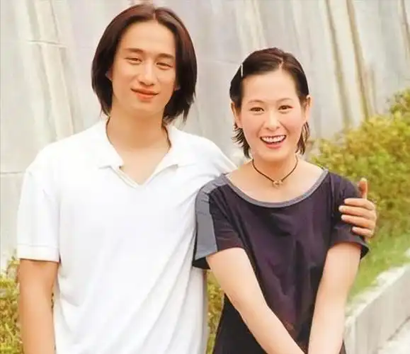 孙莉:本可前途无量,却选择18岁跟了黄磊,40岁拼三胎她可曾后悔