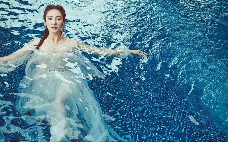 性感美女演员张雨绮唯美性感写真电脑壁纸下载