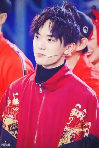 路人网友第一眼get到易烊千玺卧槽什么神仙