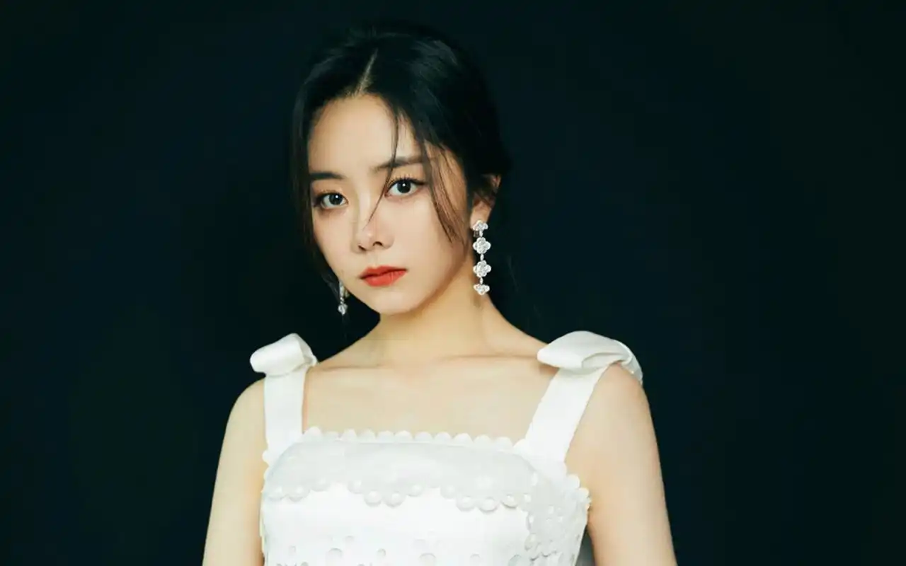 谭松韵花朵裙性感写真桌面壁纸