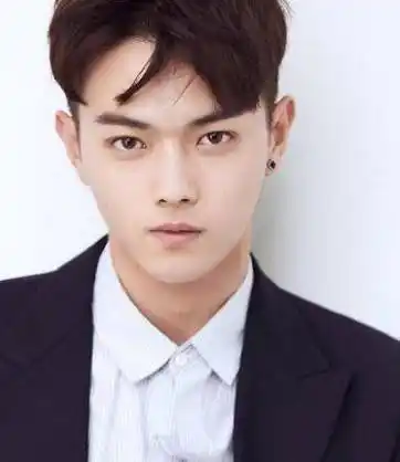 许凯18岁模特照流出,看到前后对比网友炸锅?