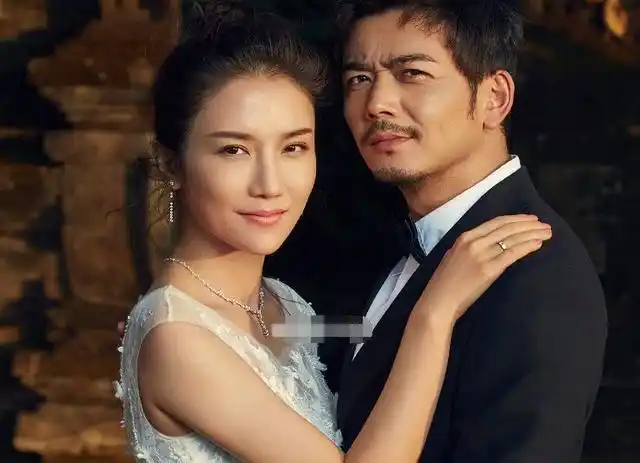 "小包总"杨烁隐婚八年儿女成双,如今因这事儿让妻子感动的落泪