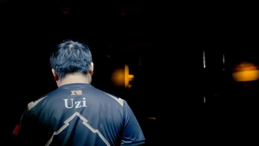 想问问xdm有没有选手的背影图带id的那种