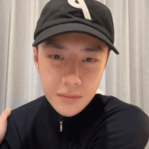 王一博听到并立于雪山之巅笑了#哈哈哈主持人说完师徒并立于雪山轴圹