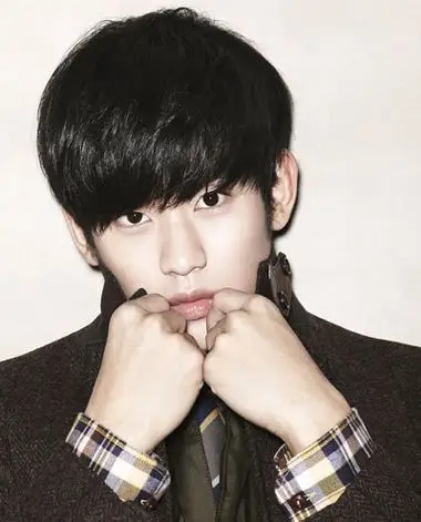 男生长发刘海怎么剪 男生长发斜刘海不烫不染发型(4)