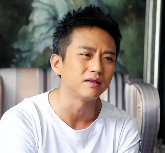 大姐患癌,父亲尿毒症,为赚钱拼命拍戏到尿血,邓超都经历了什么