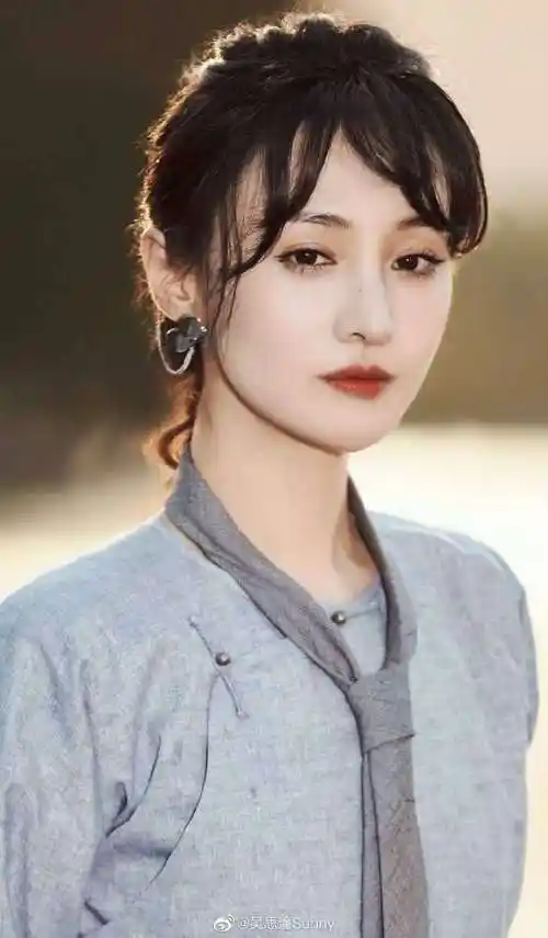 郑爽蝴蝶结双麻花辫#爽妹子每个造型都这么好看手残党的自己表示也好