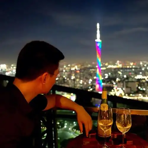 广州夏天的晚上去喝酒吹风吧