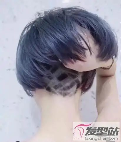 女生剃后脖短发发型层次感鲜明清爽干练