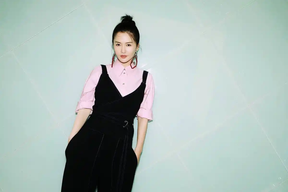 著名歌手「谭维维」经纪公司